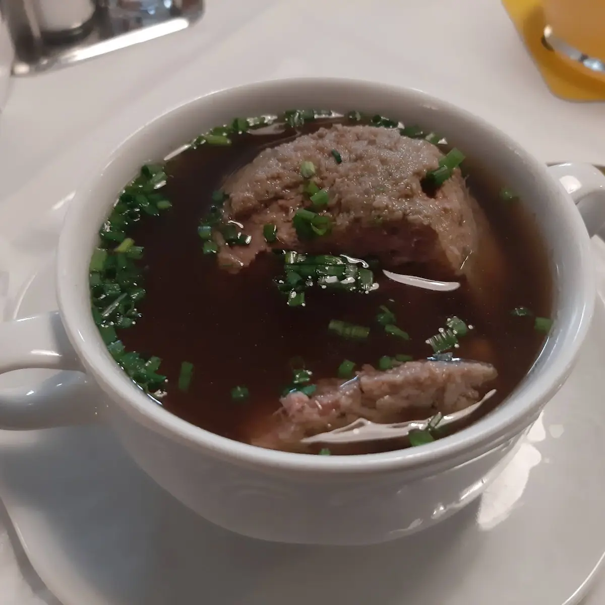 Hausgemachte Leberknödel Suppe