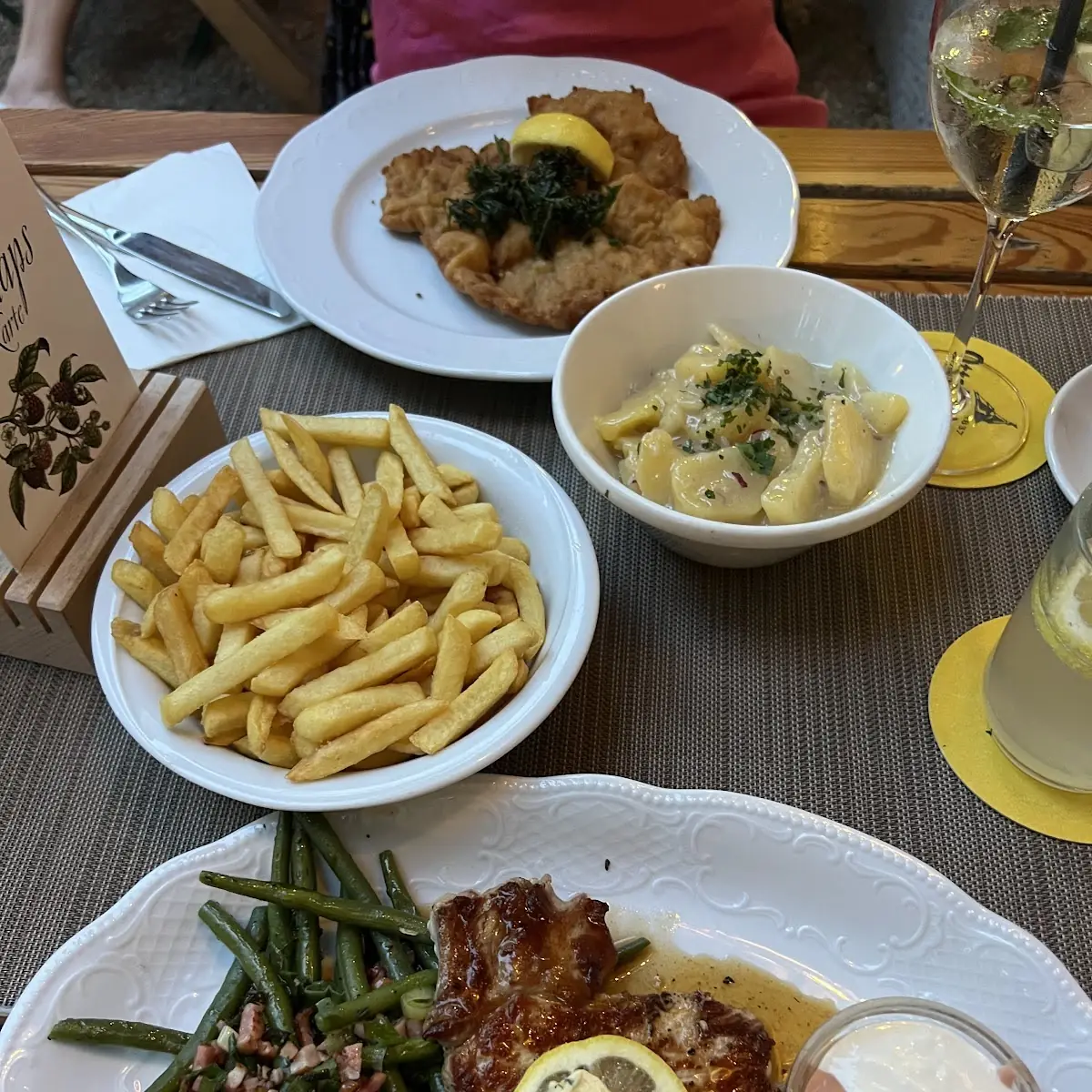 Mit Pommes Und Wiener Schnitzel