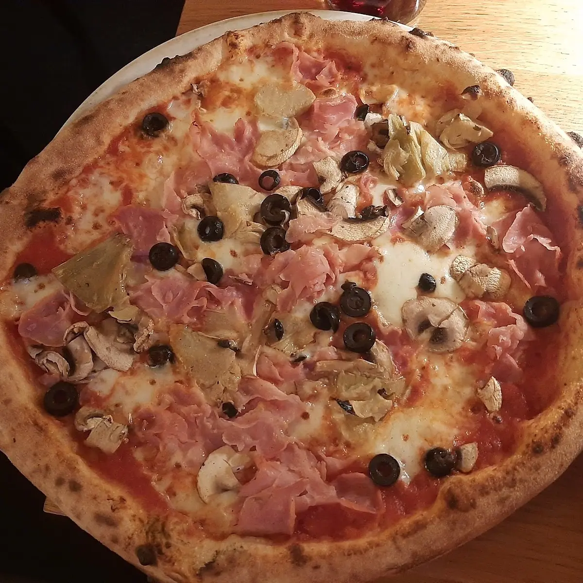 Pizza Pazza Schinken Salami Muscheln Und Krabben