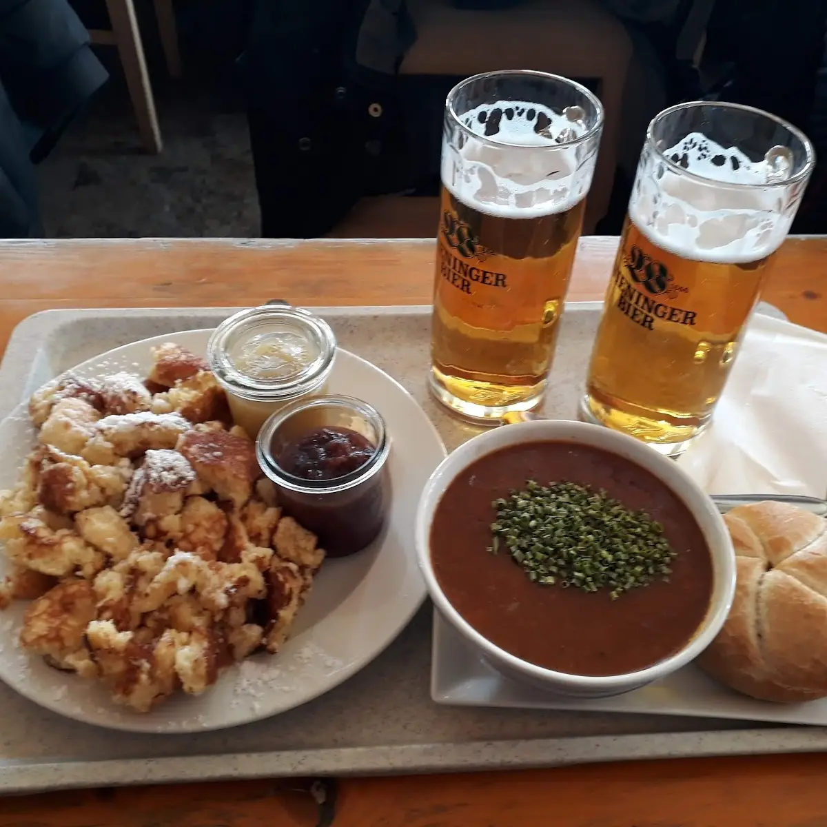 Kaiserschmarrn Und Gulasch Suppe