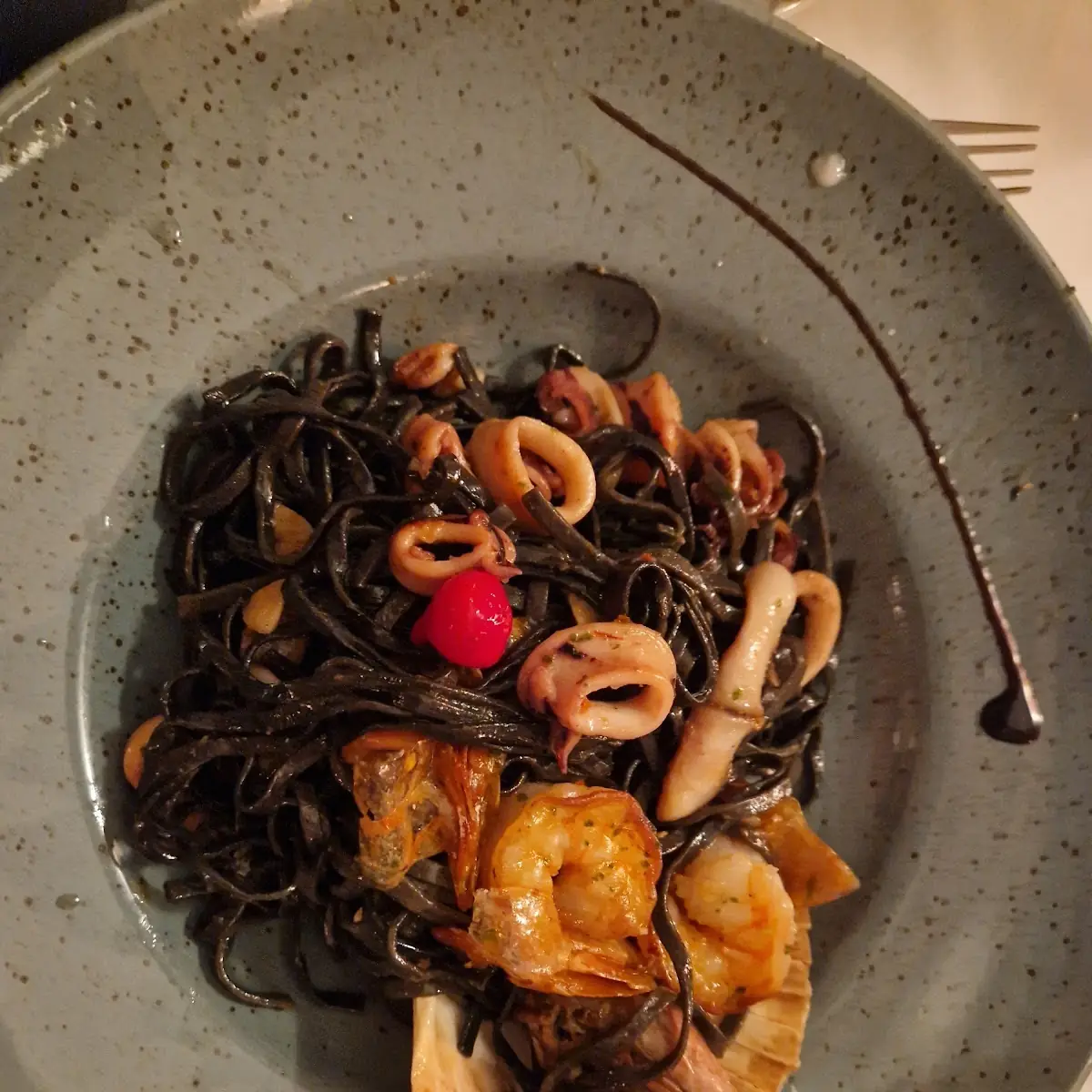 Schwarze Nudeln Mit Meeresfrüchten