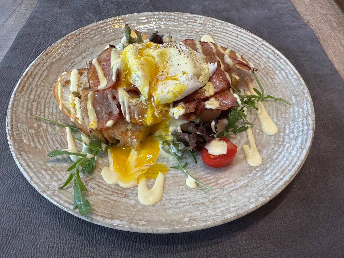 Eggs Benedict a C G