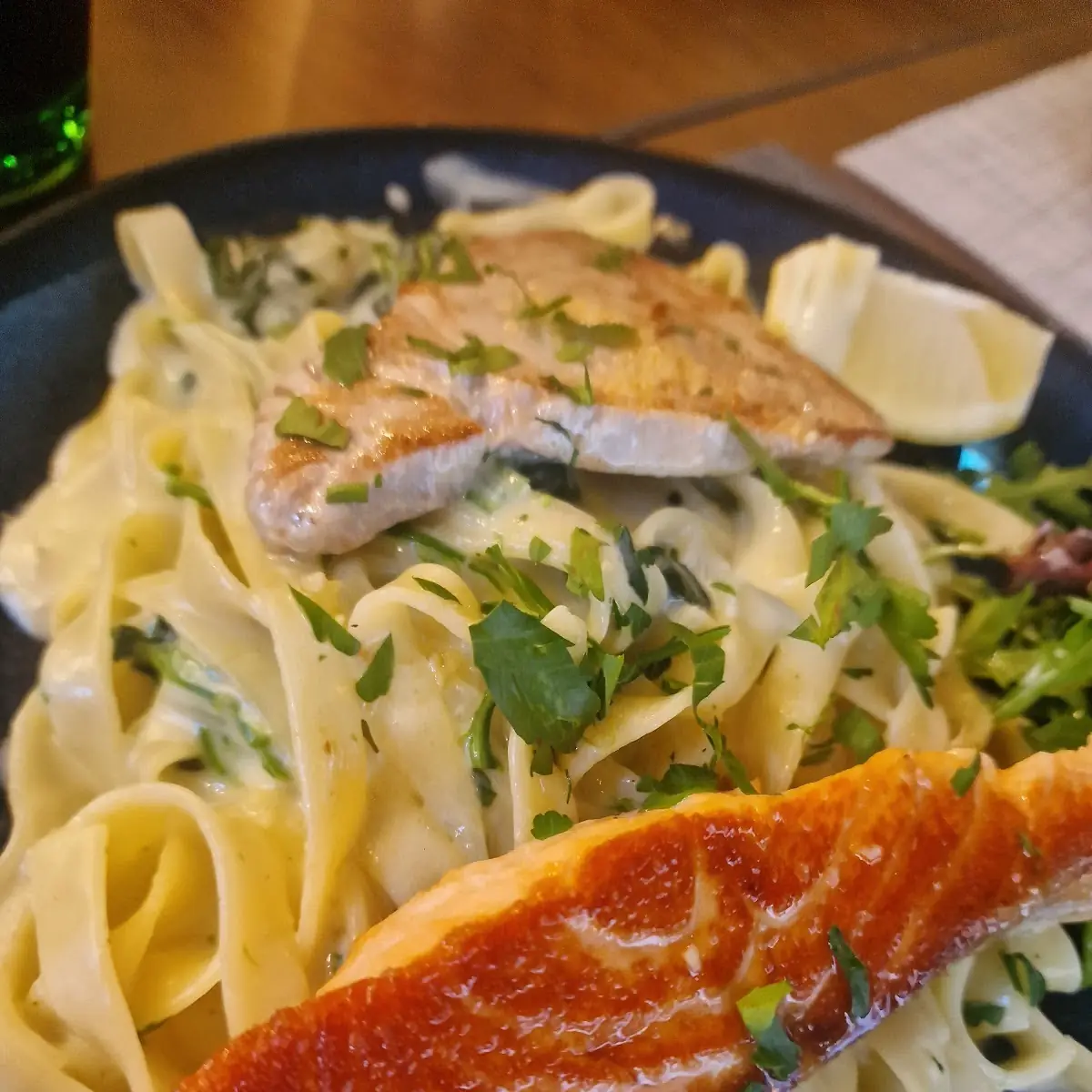 Lachsfilet Mit Spinatteiguateller