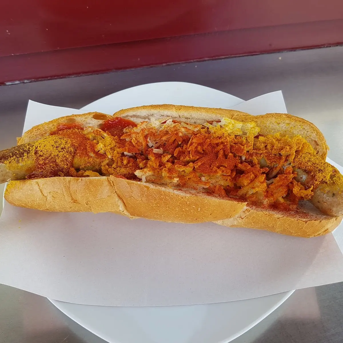 Bosna Mit Käsekrainer Im Brot