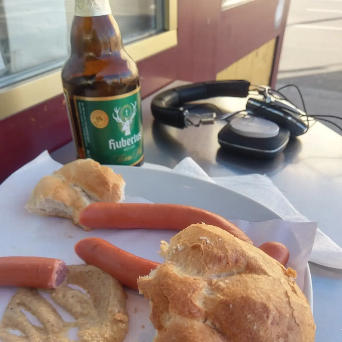 Franfurkter Mit Sharf Senf Und Semmel