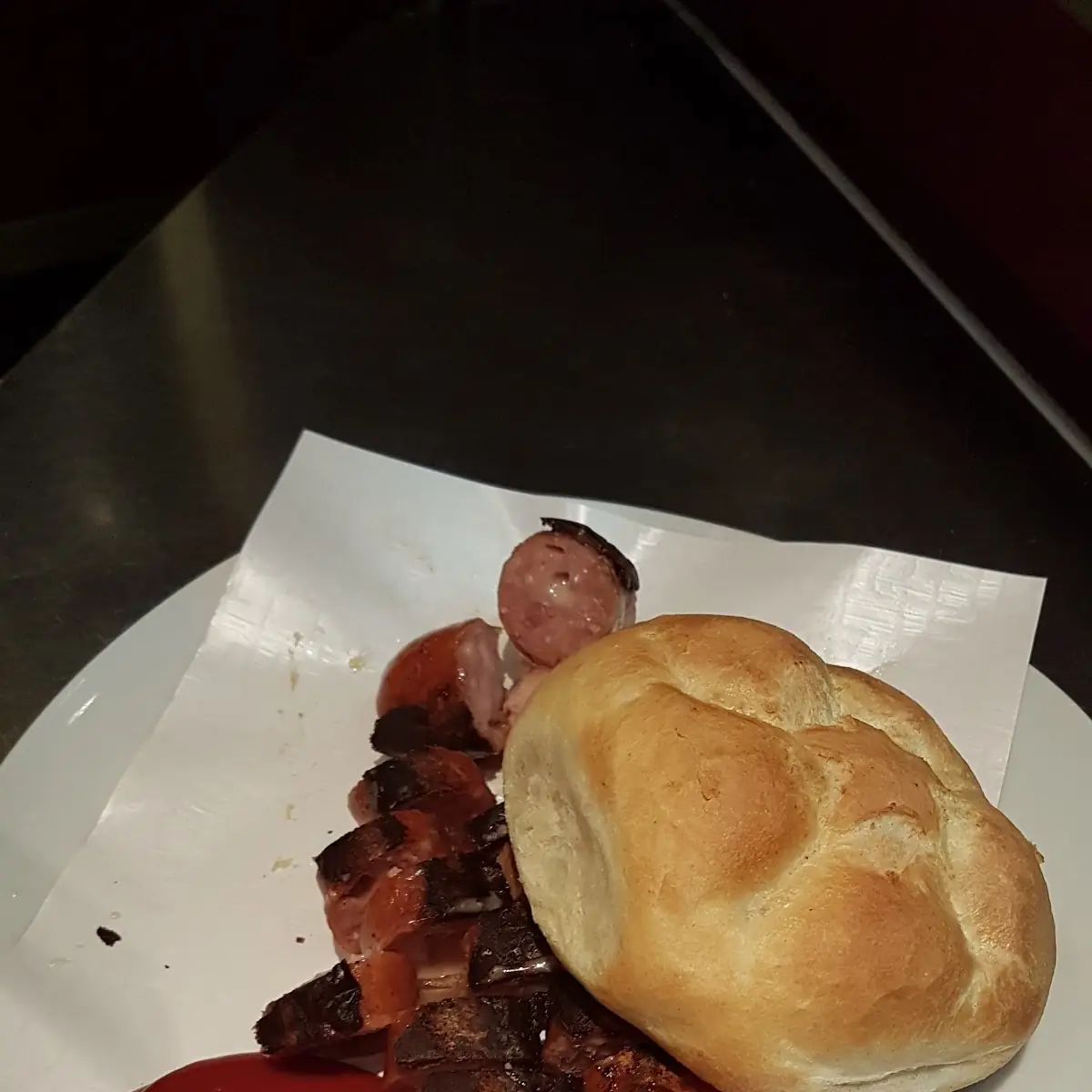 Gegrillte Käsekrainer