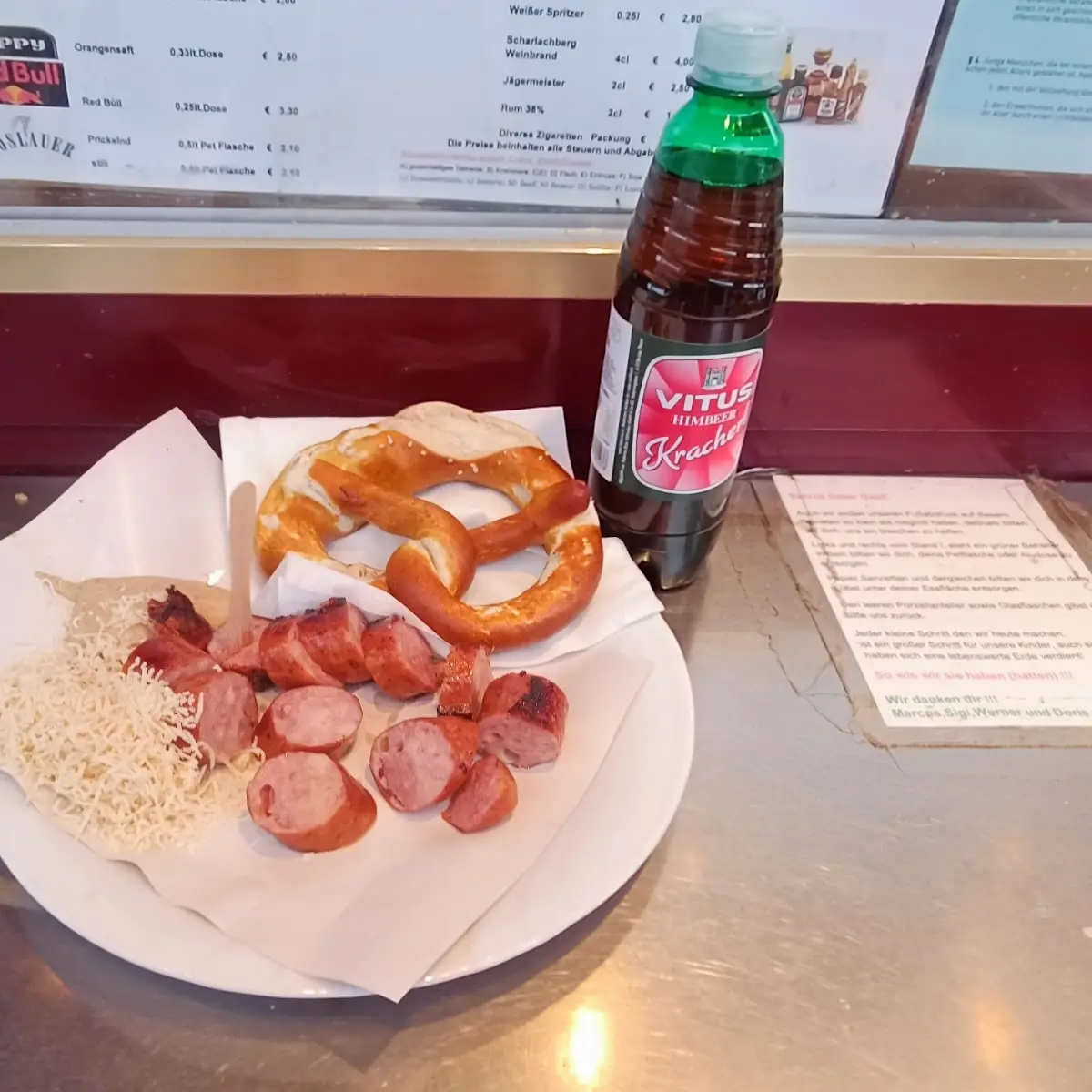 Käsekrainer Mit Süßen Senf Und Kren
