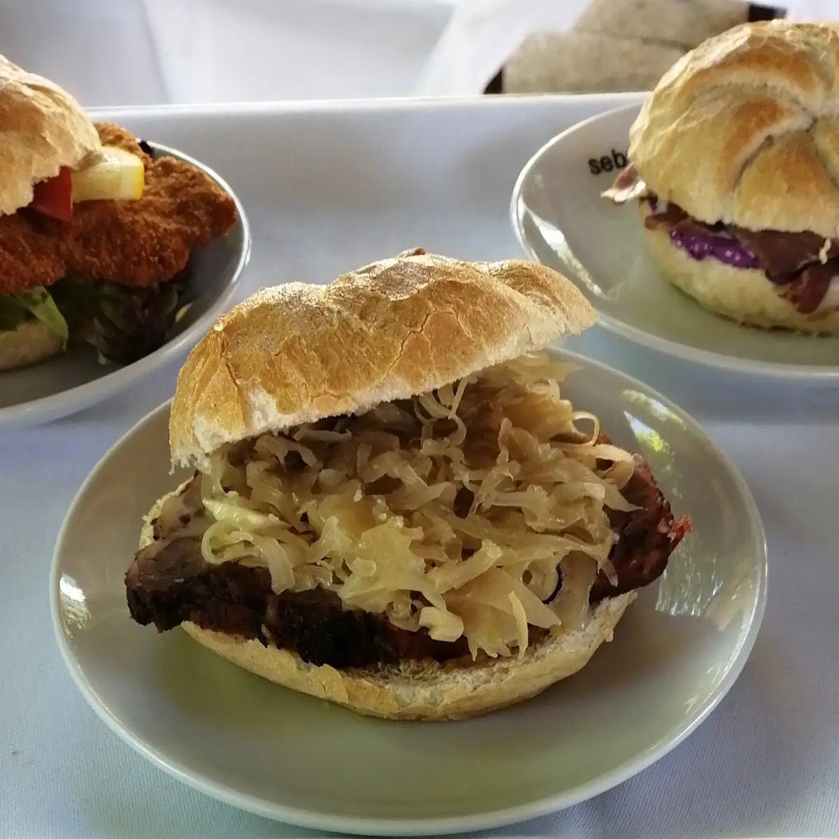Schweinsbrat'l Sauerkraut Und Senf