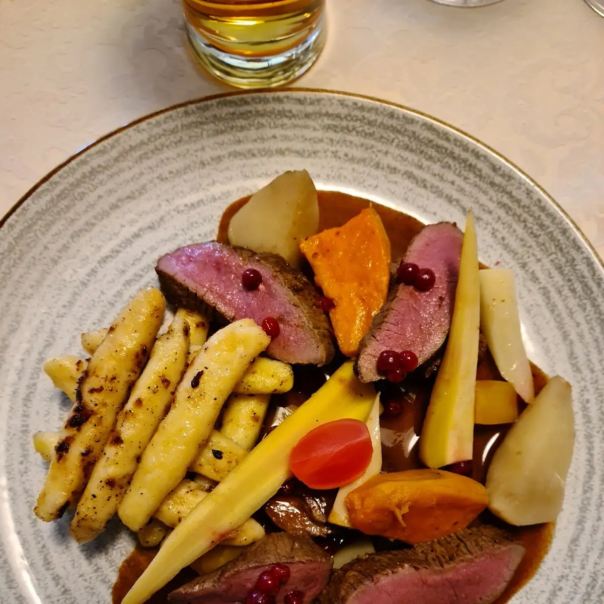 Hirsch Geschmort Und Gebraten