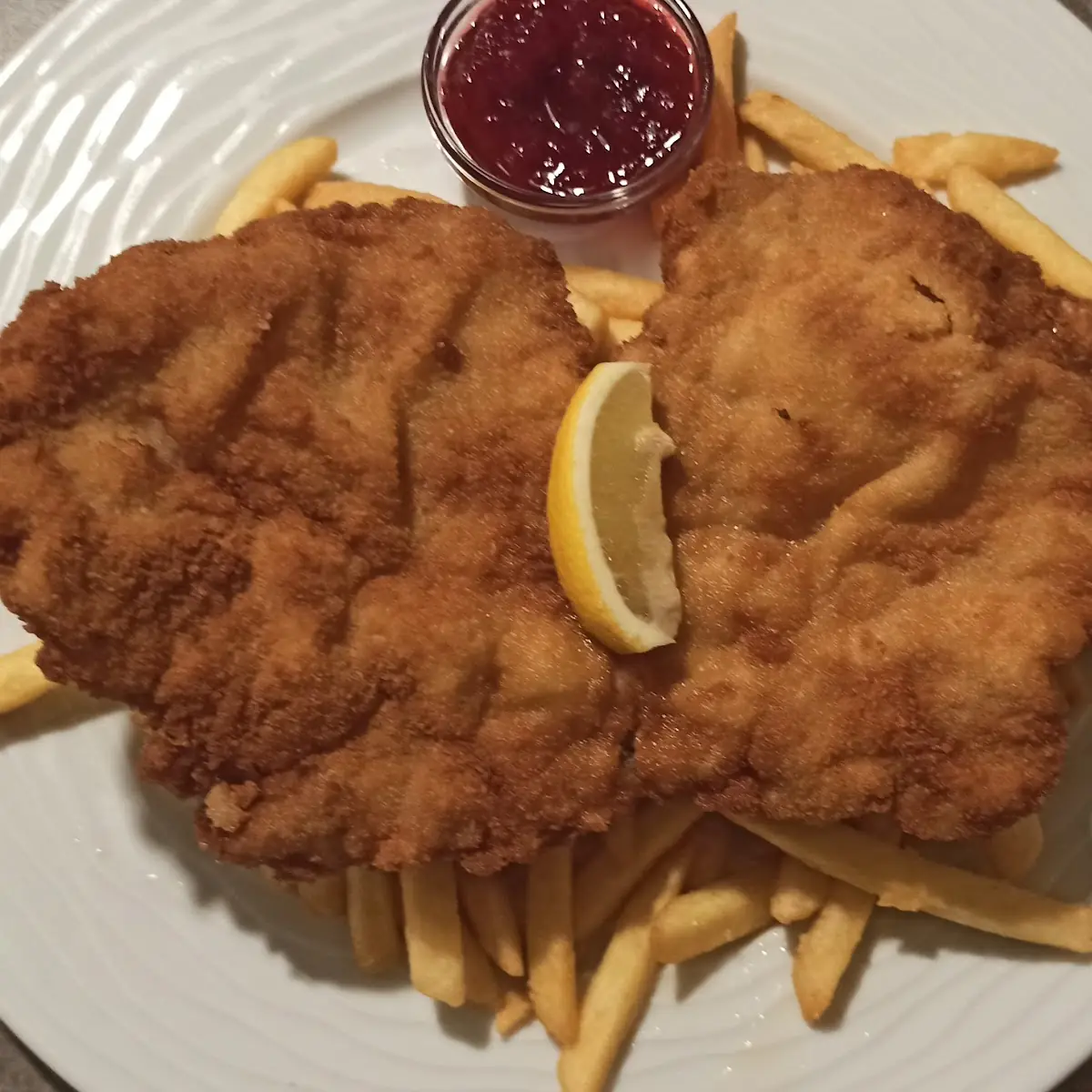 Wiener Schnitzel Mit Pommes Frites