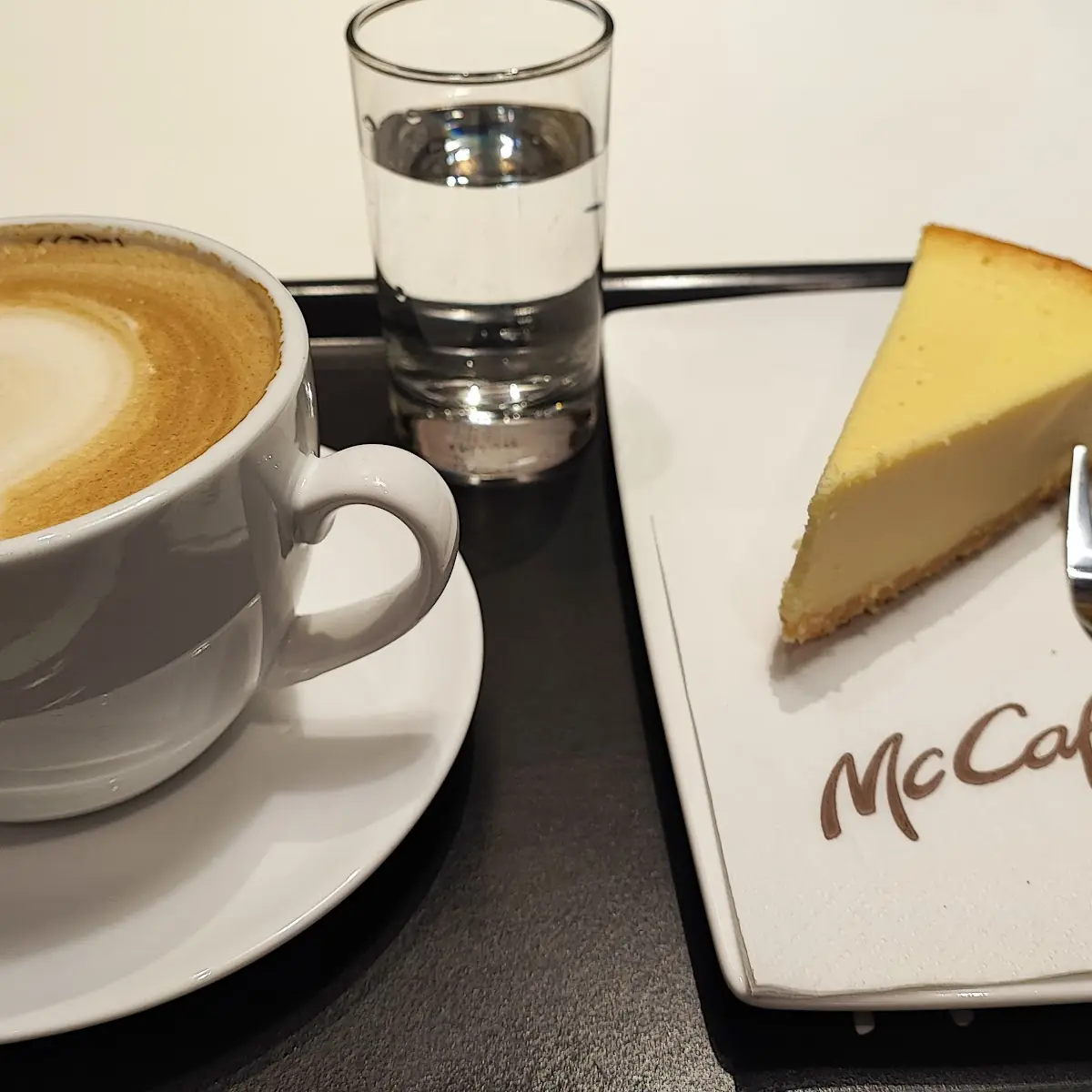 Cappuccino Und Topfentorte