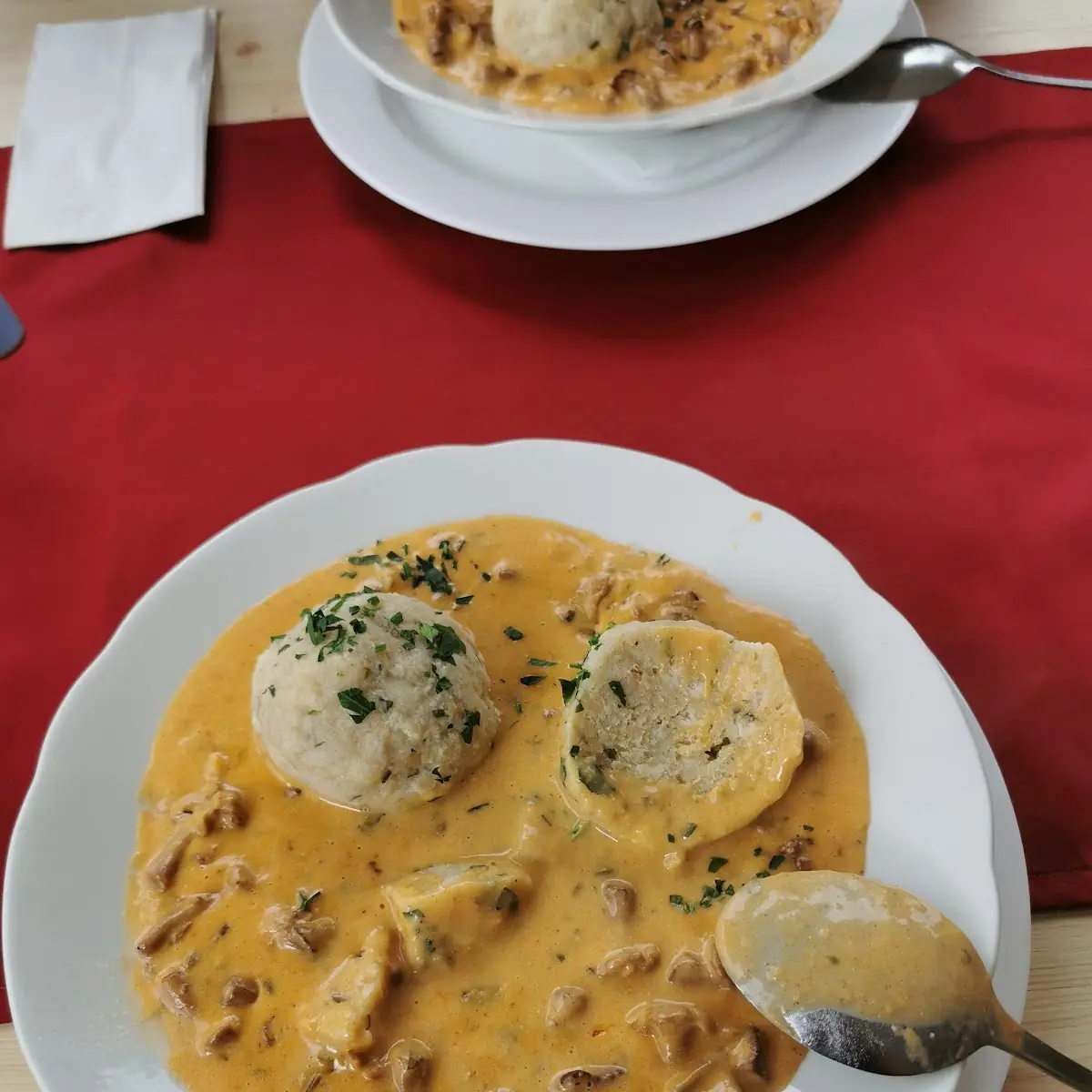 Eierschwammerln Mit Knödel