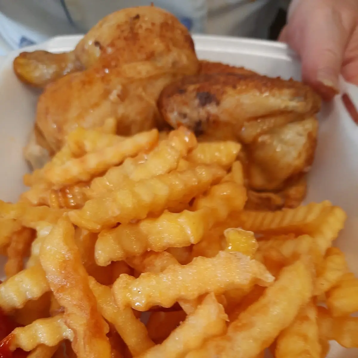 Gebratene Händl Mut Pommes Frites