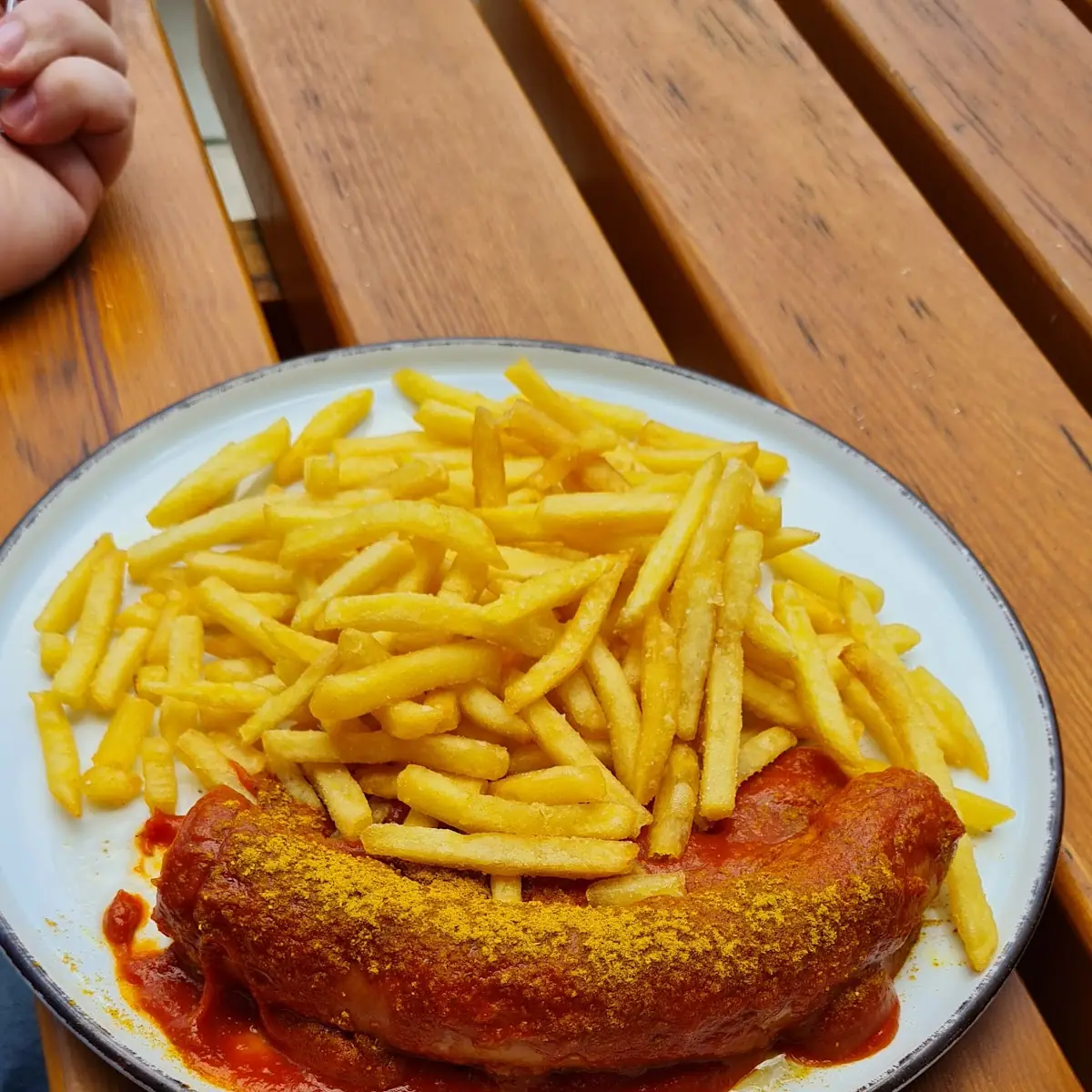 Currywurst Mit Pommes