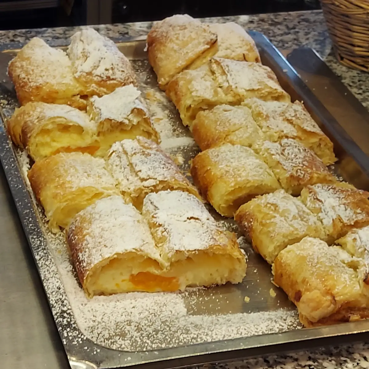 Topfen- Und Apfelstrudel