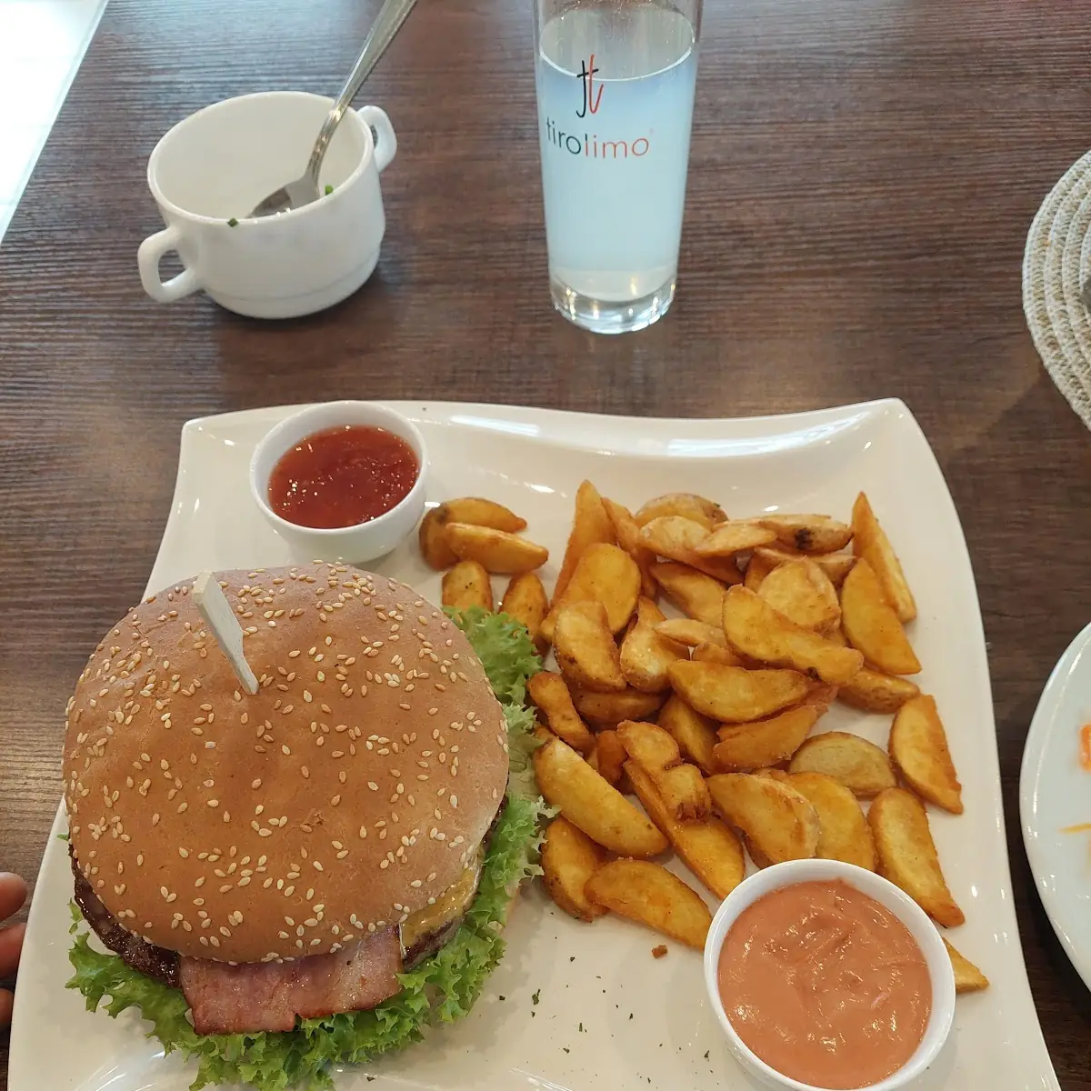 Burger Mittagsmenü