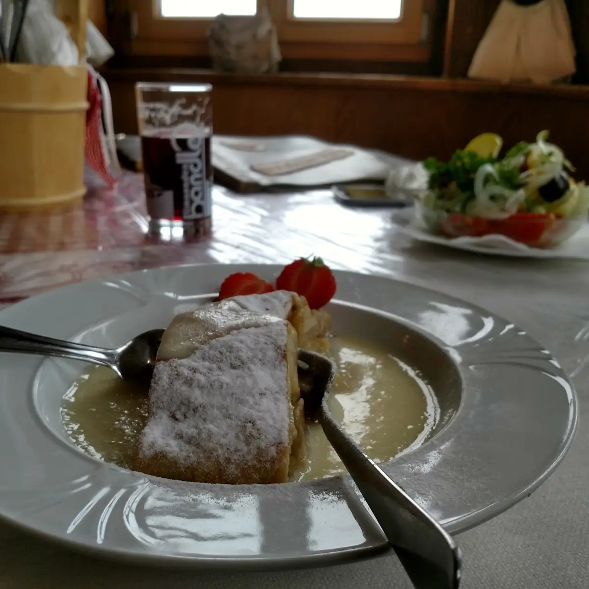 Apfelstrudel Mit Vanillesauce