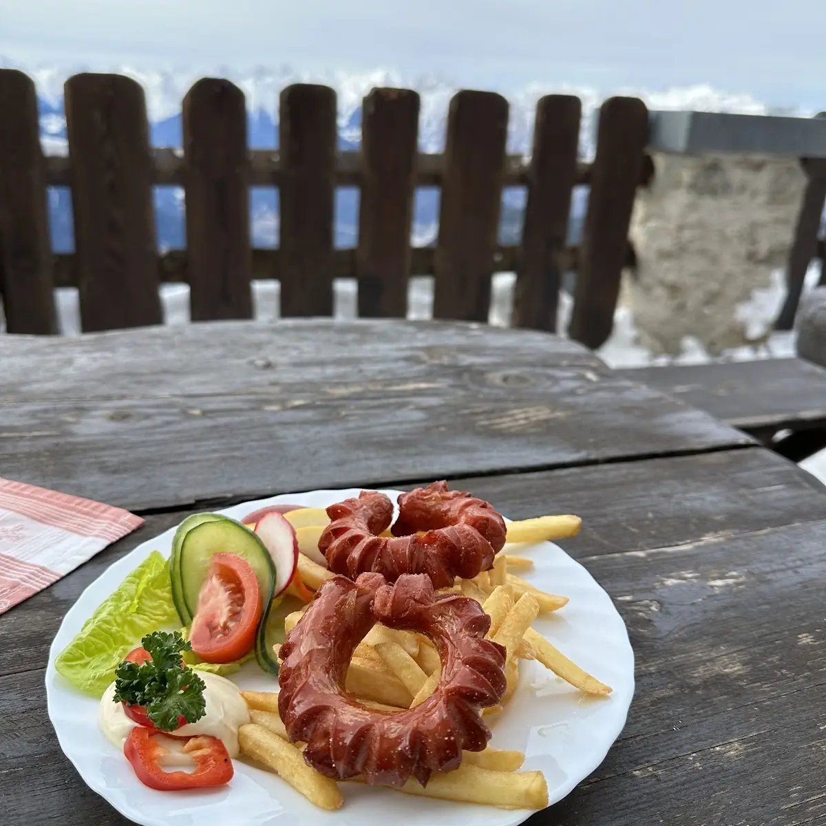 Grillwurst Mit Pommes