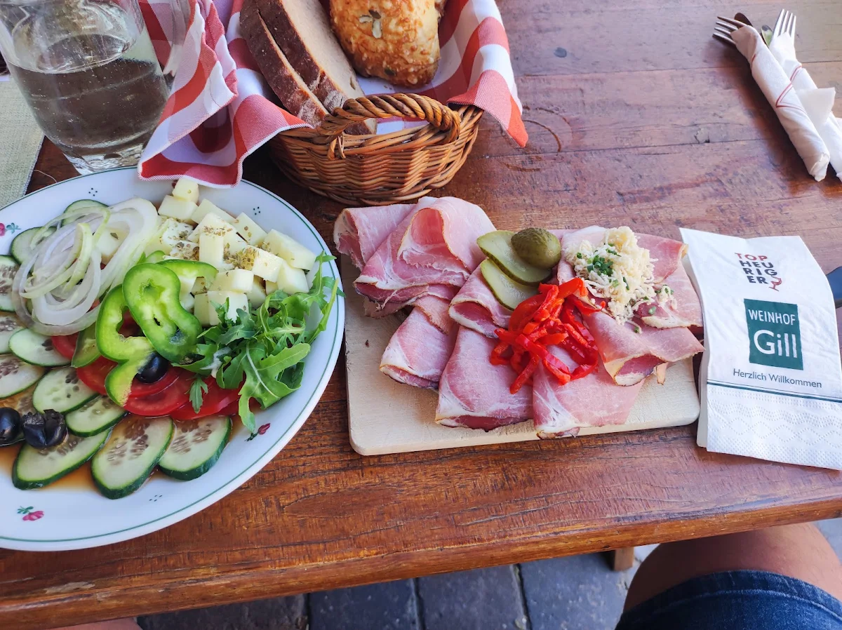 Bauernsalat Und Fleischbrot