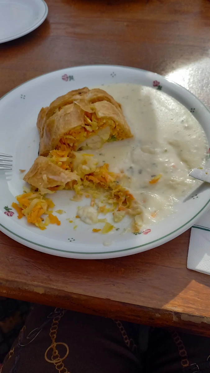 Gemüsestrudel Mit Einer Schnittlauchsoße