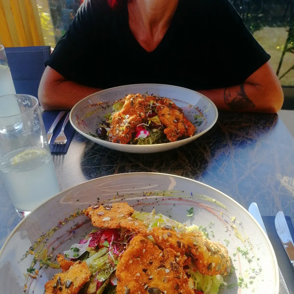 Gemischter Salat Mit Gebackene Putenstreifen