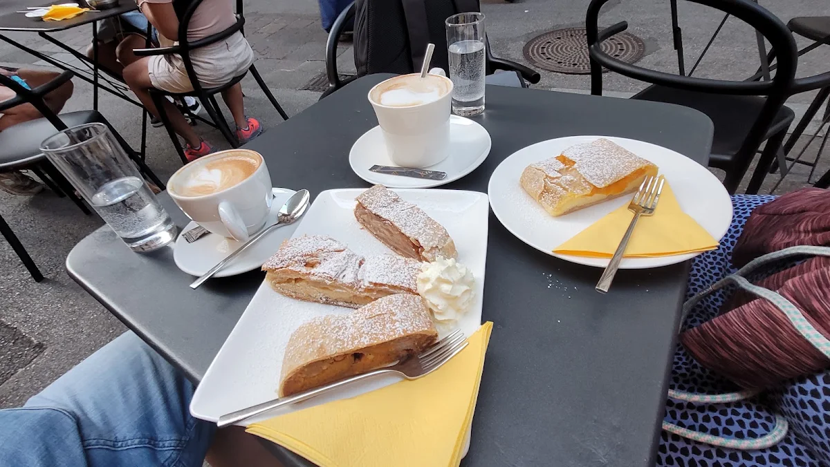 Trio Strudel Drei Sorten Strudel