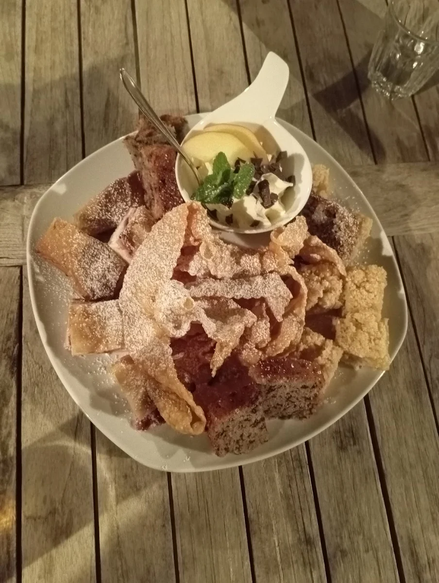 Nachspeisen Teller Mit Allerlei