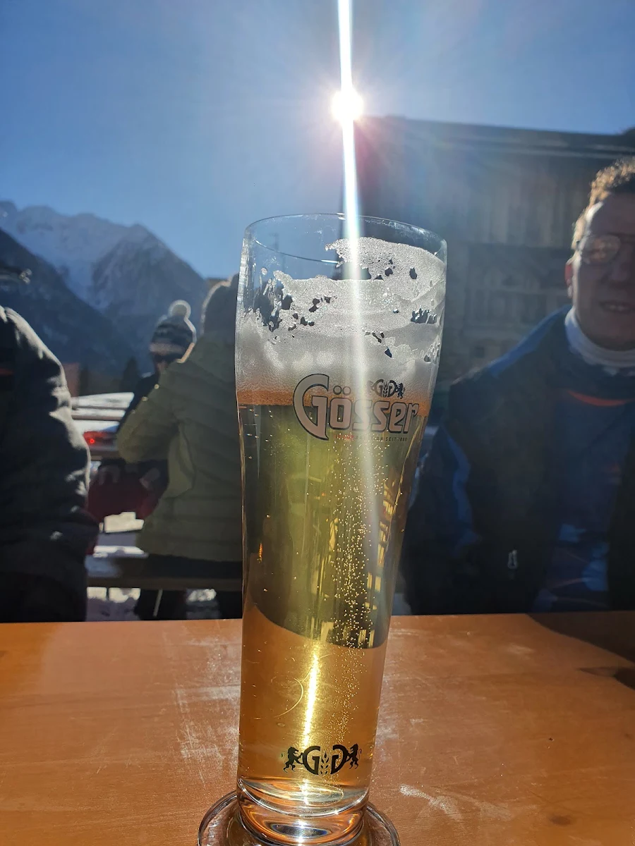 Kühles Bier Im Sonnenschein