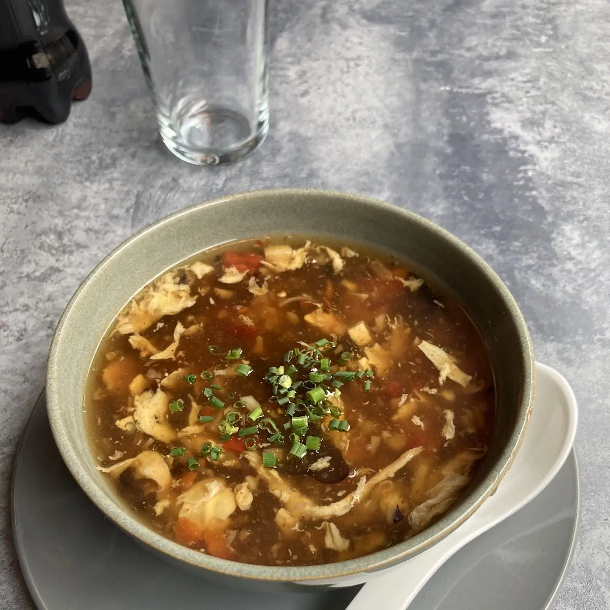 Pikant-säuerliche Suppe