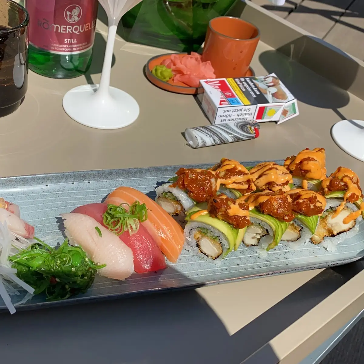 Stück Sashimi & 2 Stück Nigiri & 6 Stück Hoso Makis