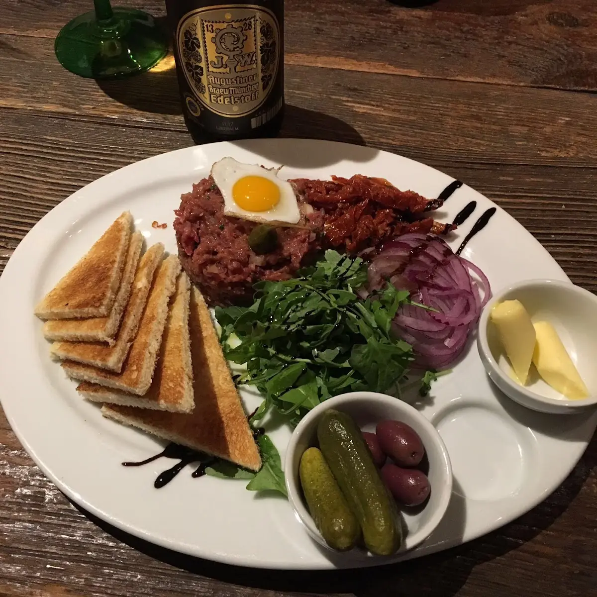 Steak Tartare Mit Toastbrot