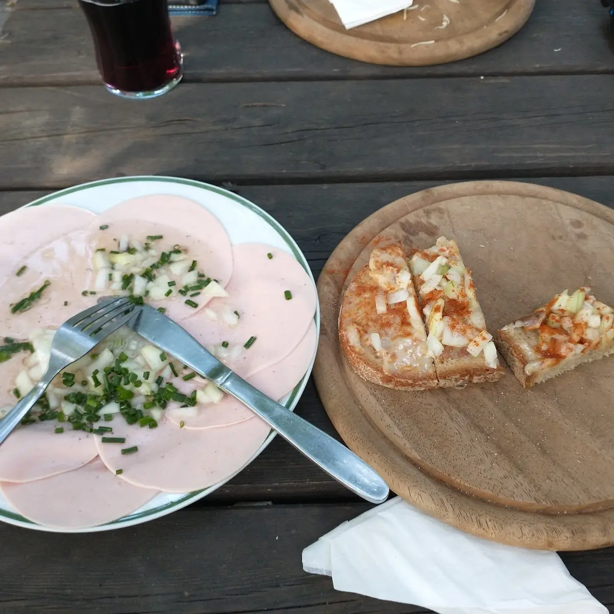 Saure Extrawurst Und Gramelschmalzbrot