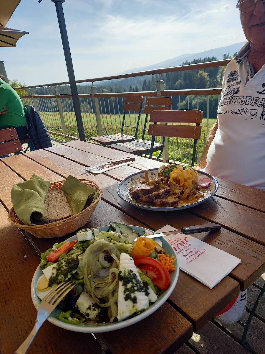 Salatteller Mit Schafkäse