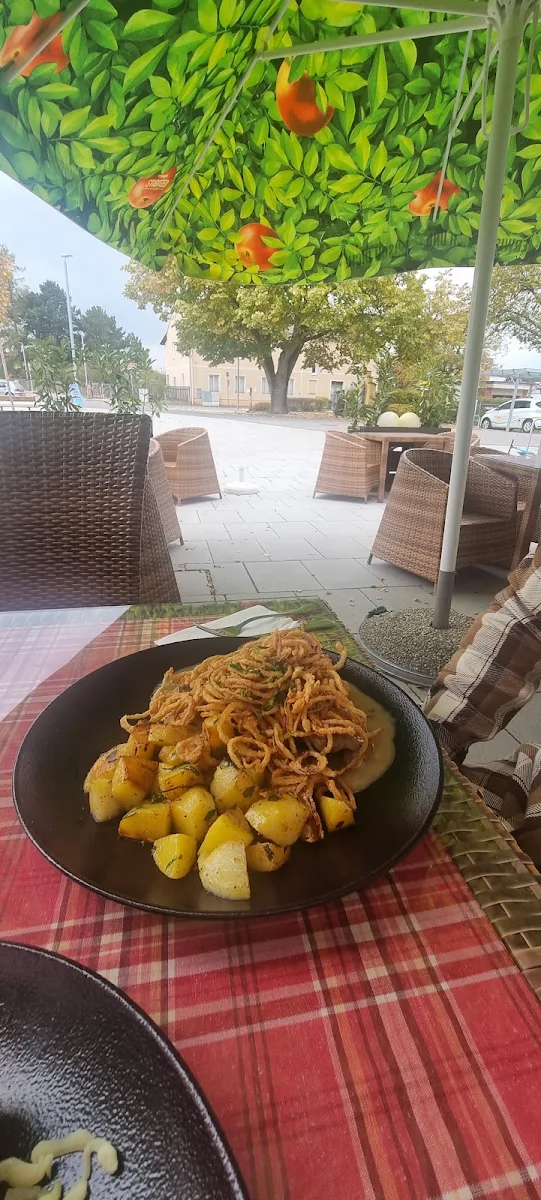 Zwibel Bratenmit Khue Fleish