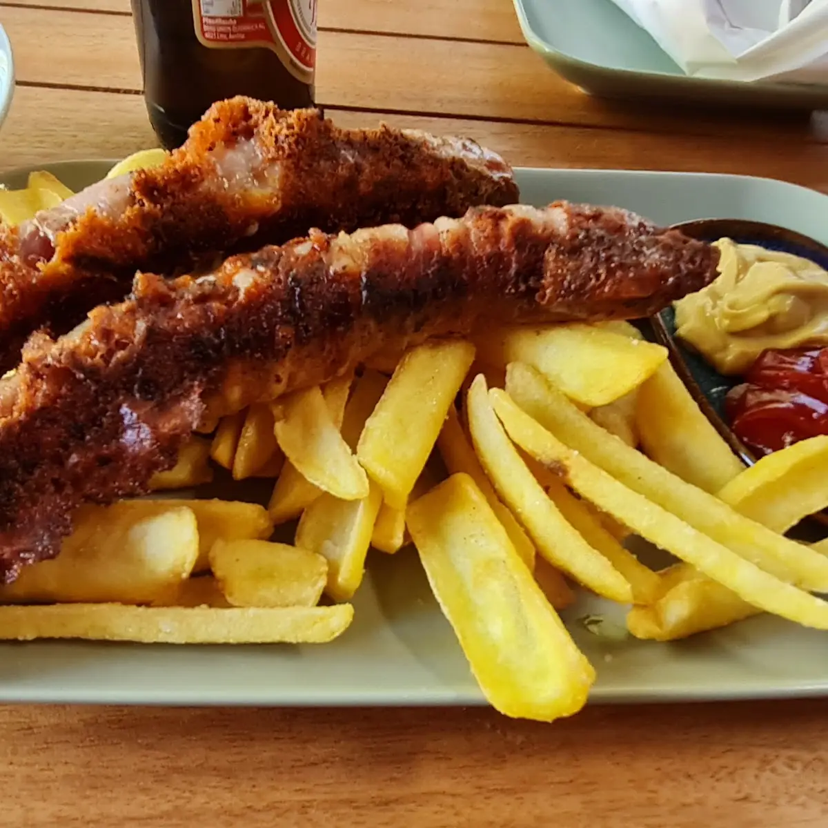 Berner-würstel Mit Pommes