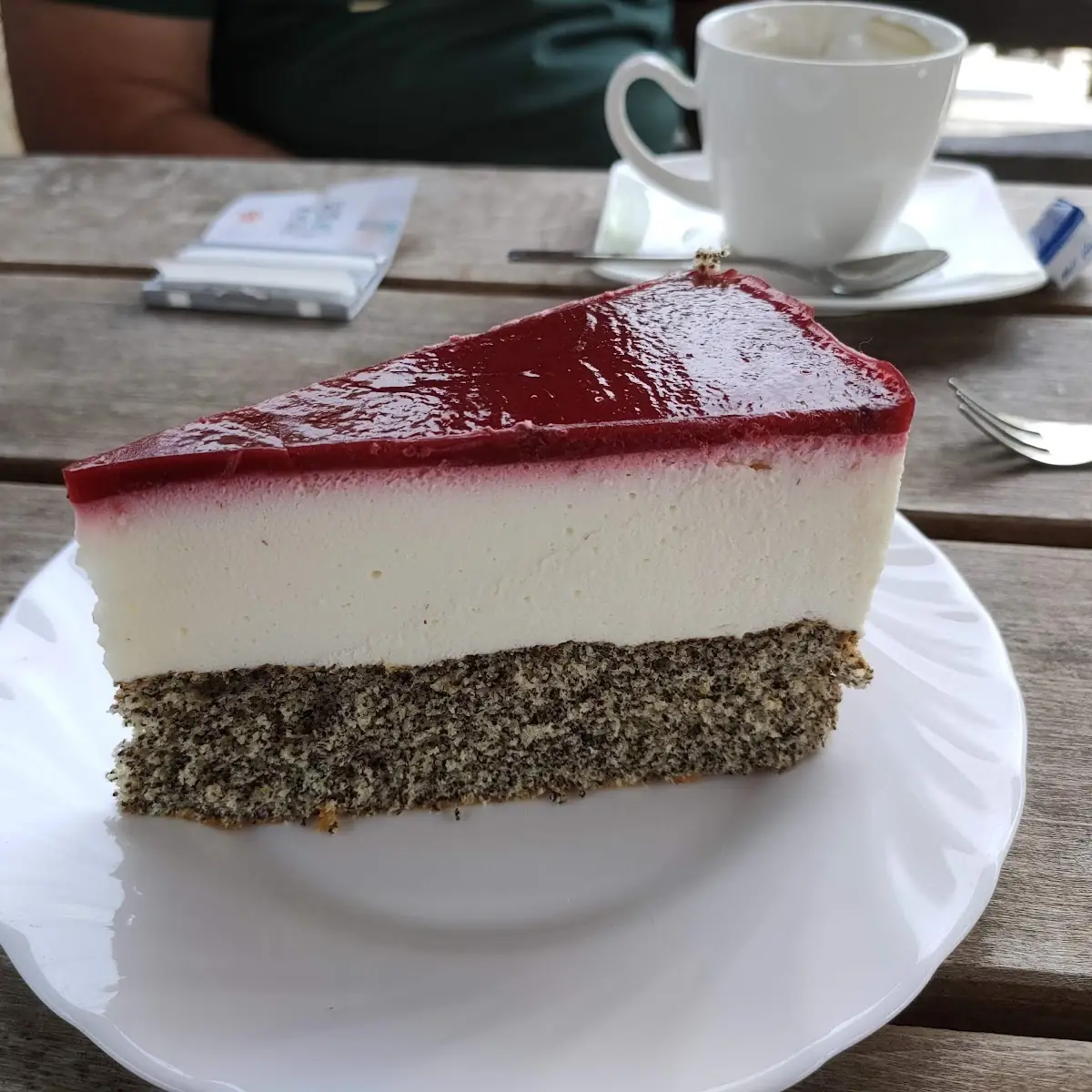 Mohn Joghurt Himbeere Torte