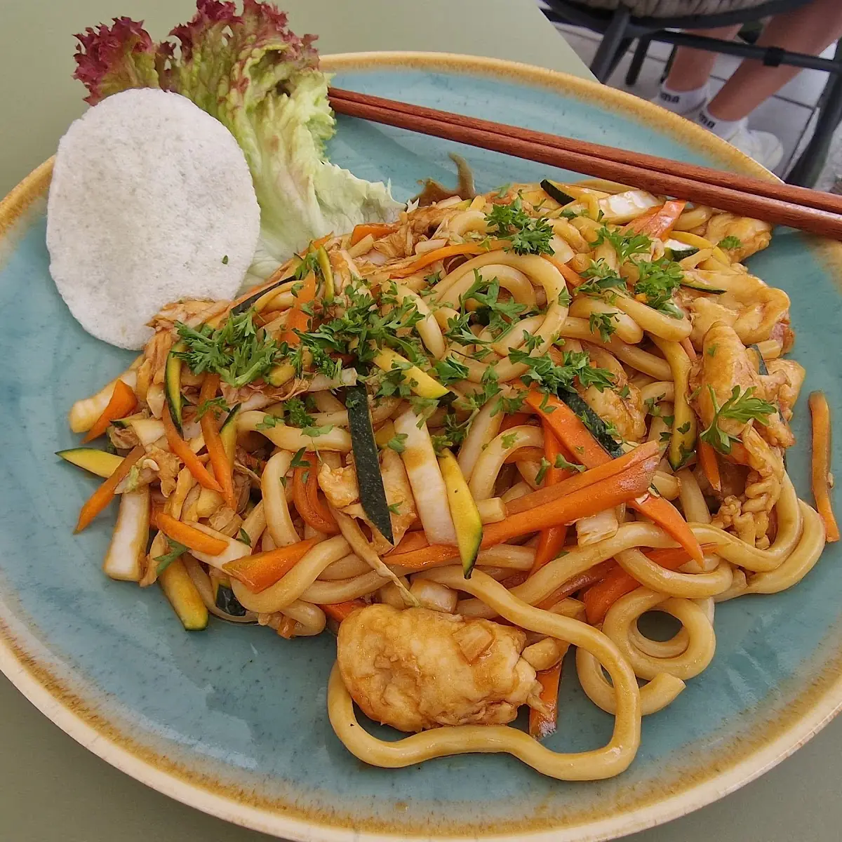 Fried Udon Noodles Mit Huhn
