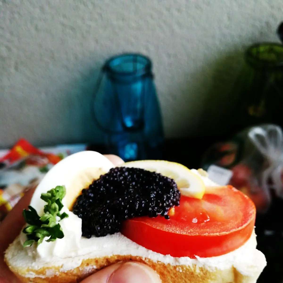 Brot Mit Eier Tomaten Und Caviars