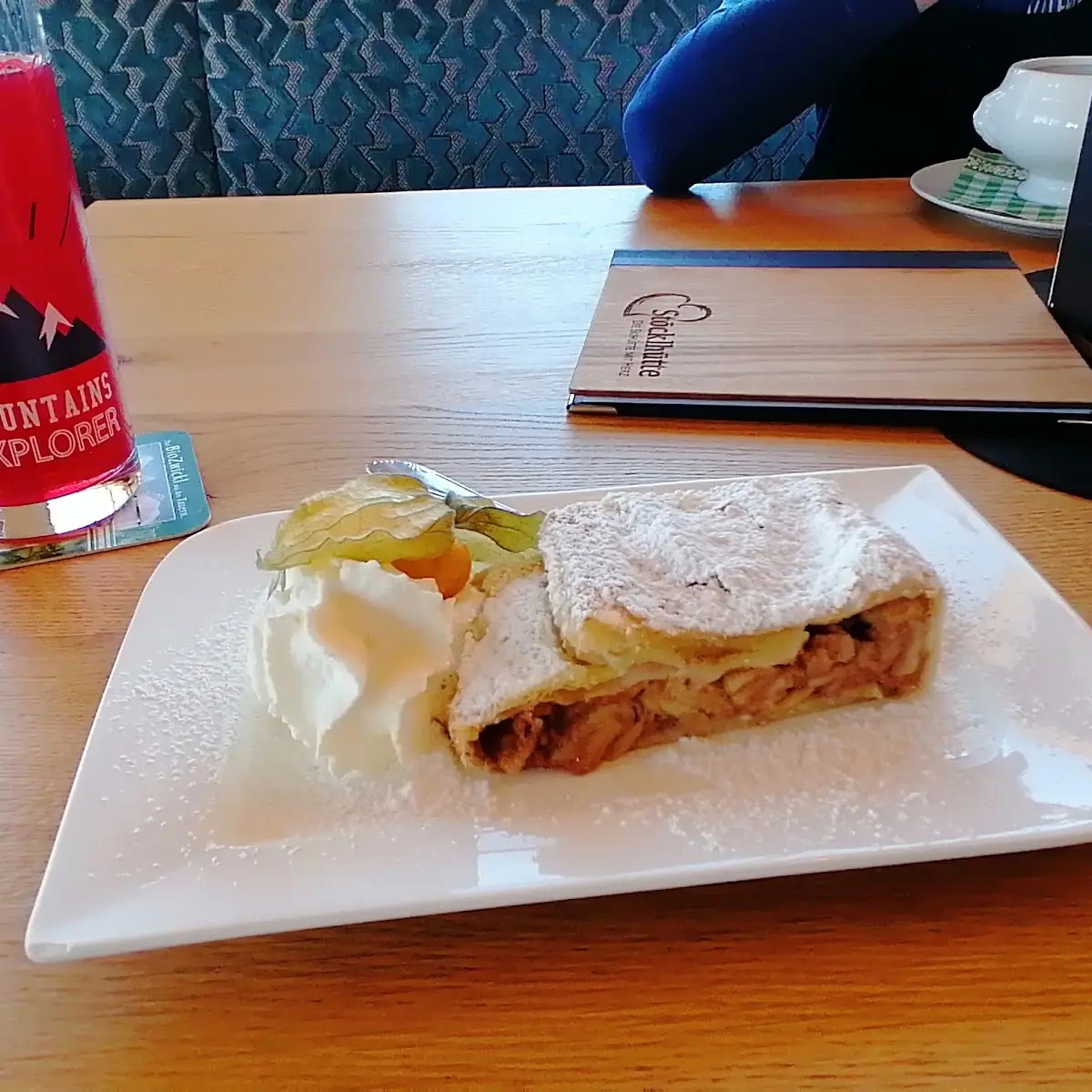 Apfelstrudel Mit Schlagobers