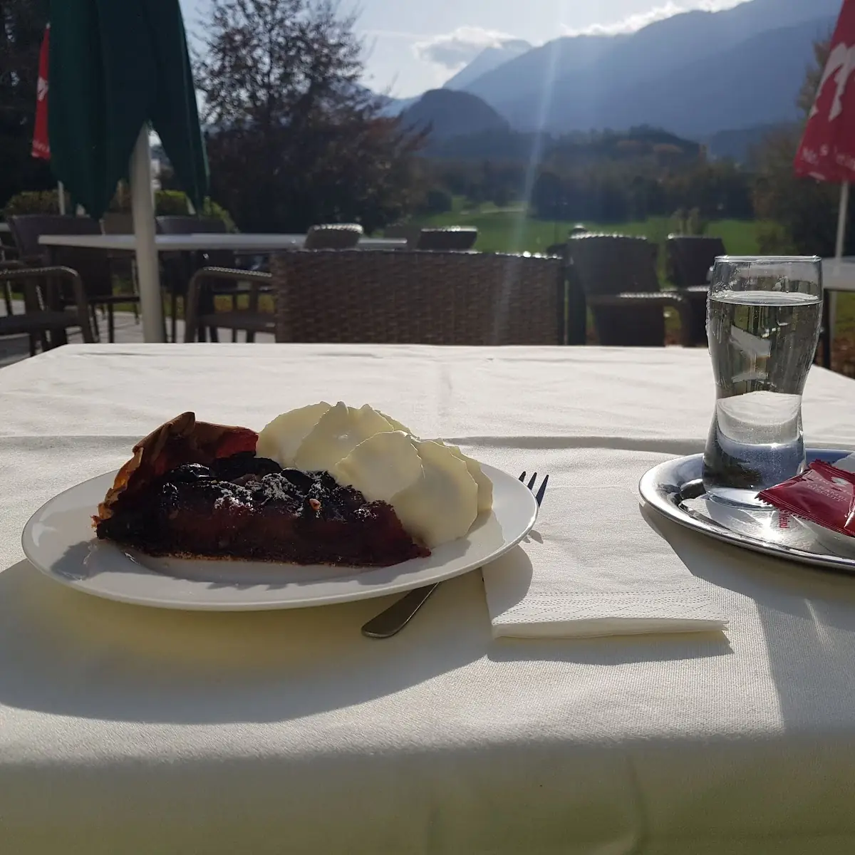 Zwetschgenkuchen Mit Sahne