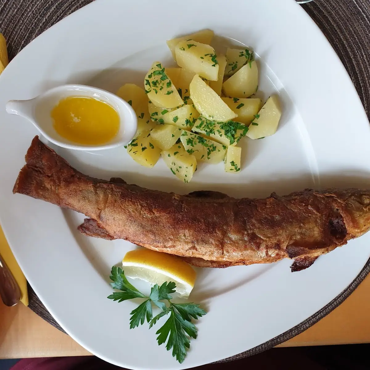 Saibling Mit Petersilkartoffeln