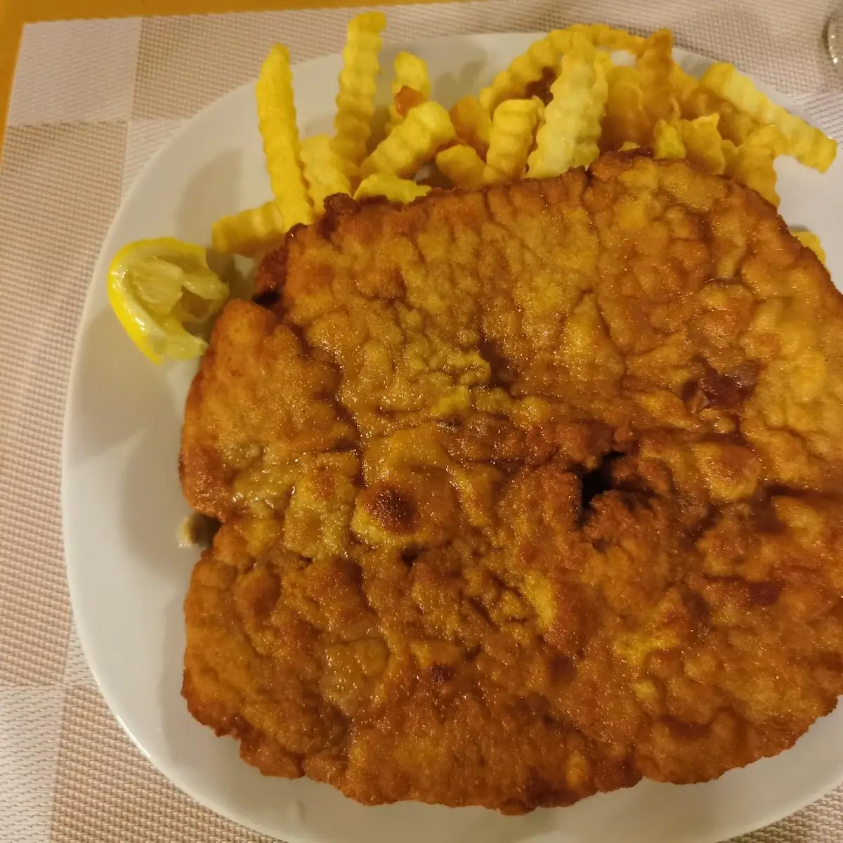 Wiener Schnitzel Mit Pommes