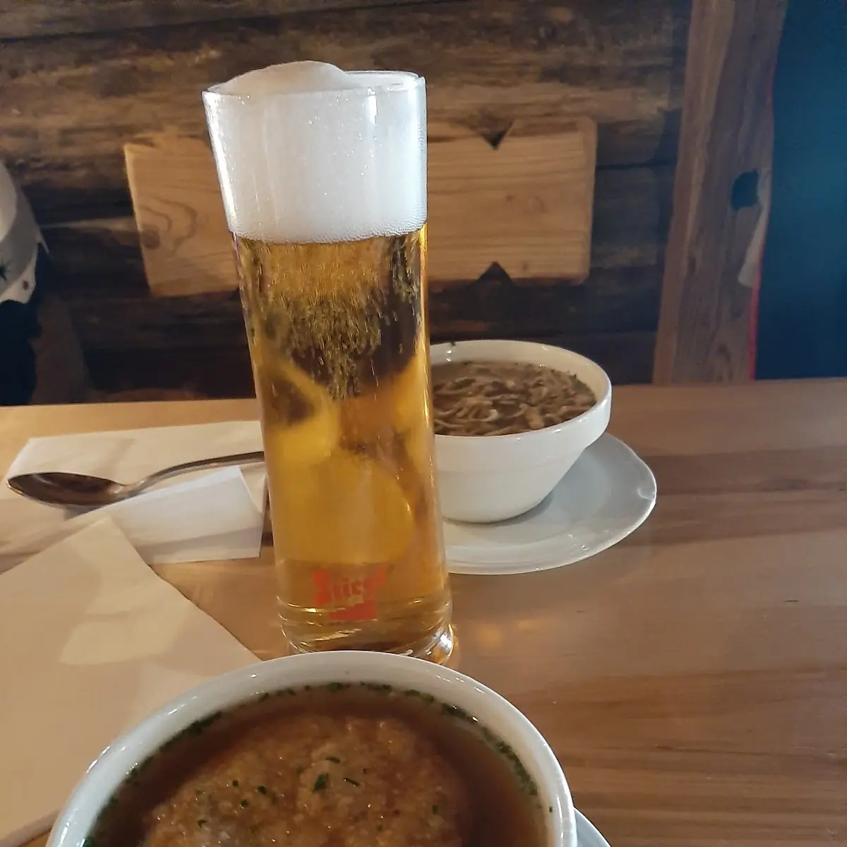 Kaspressknödel- Und Frittatensuppe