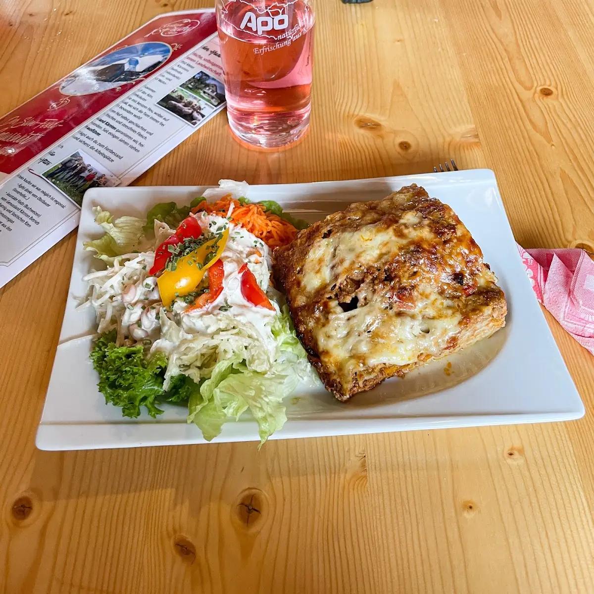 Hüttenlasagne Mit Salatgarnitur