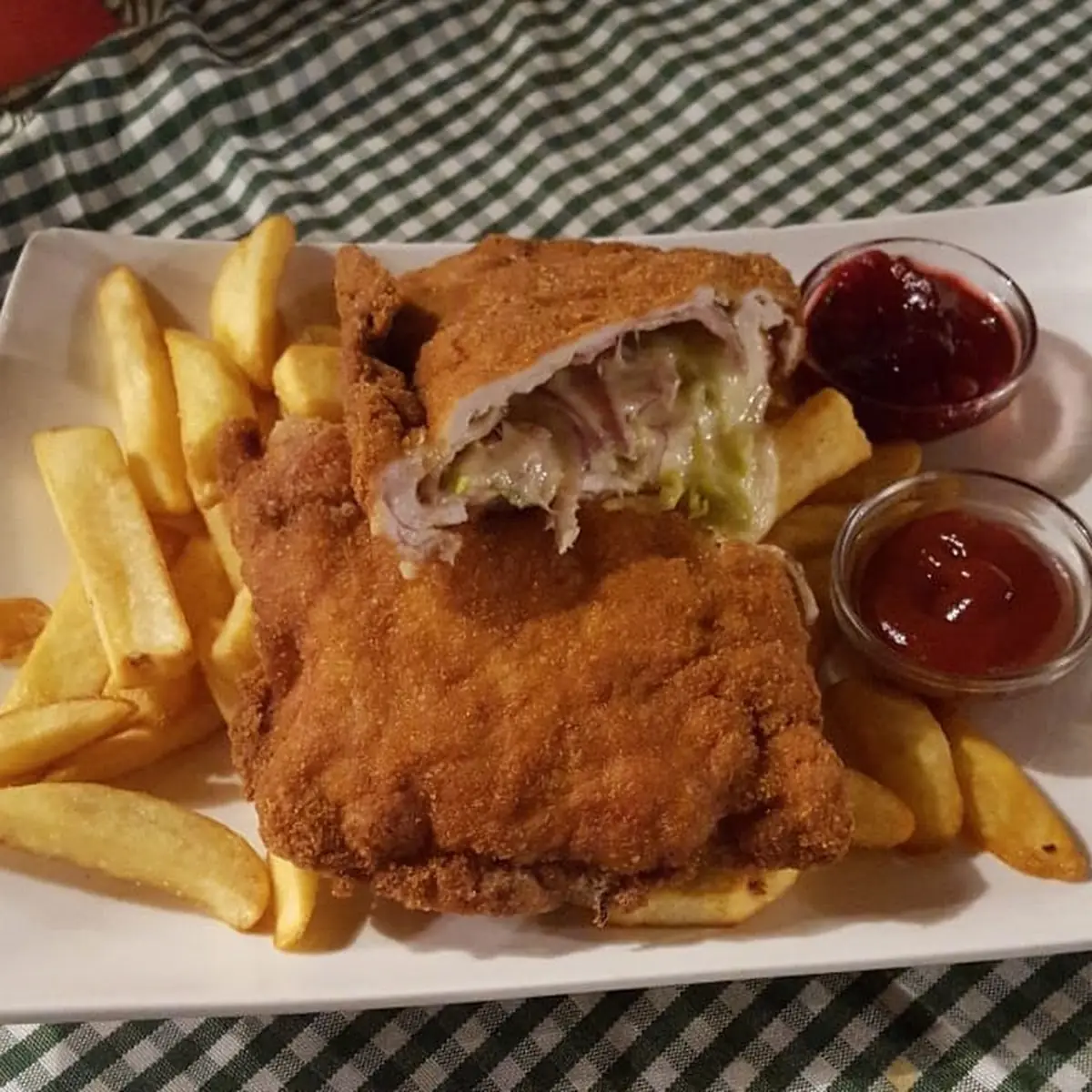 Cordon Bleu Mit Petersilkartoffeln