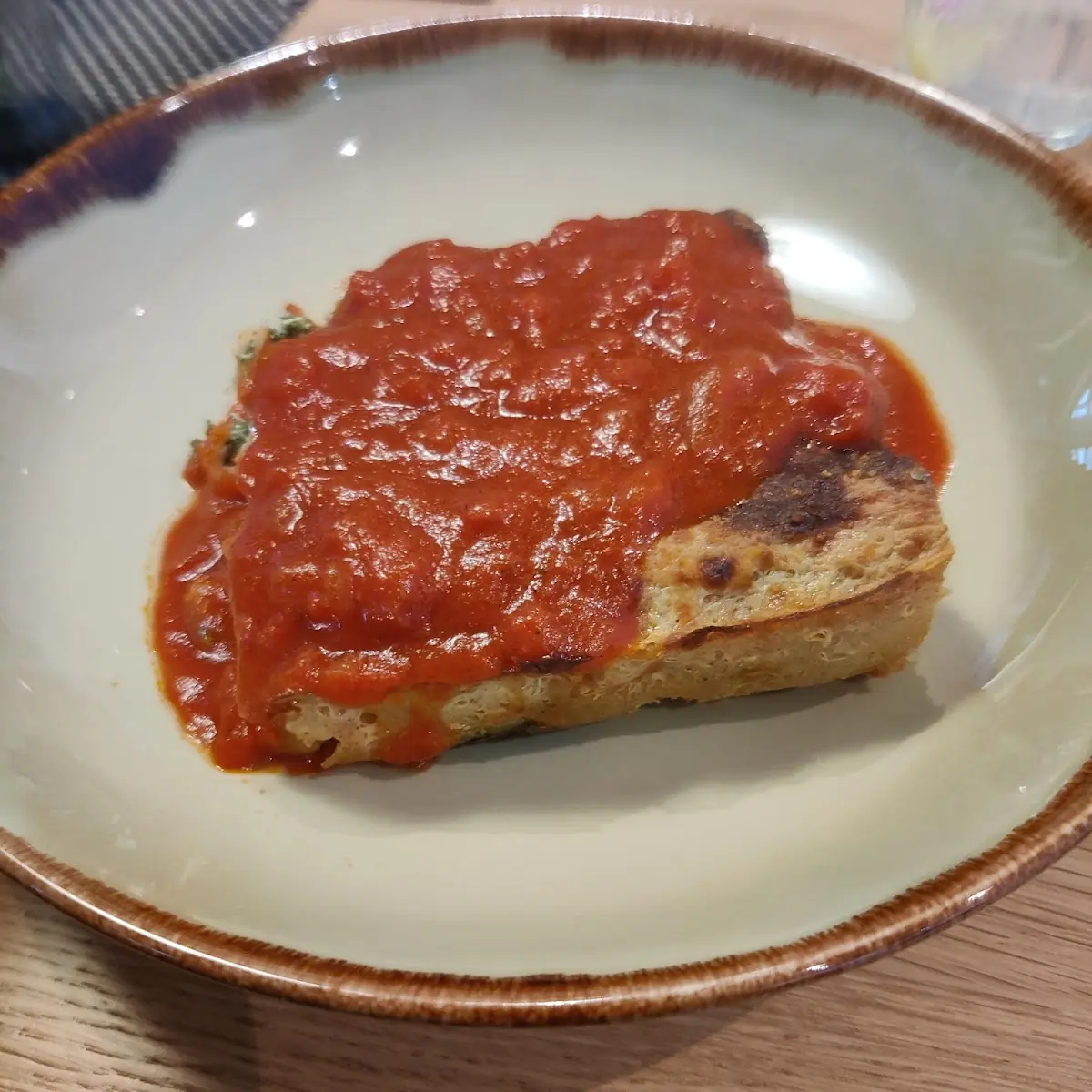 Cannelloni Gefüllt Mit Spinat Und Ricotta Auf Tomatensauce