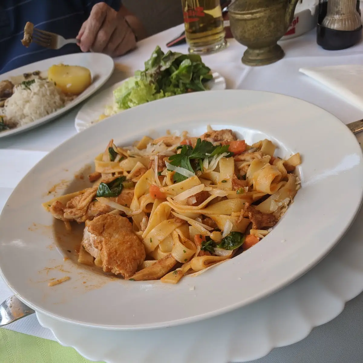 Bandnudeln Mit Eierschwammerl Und Hühno