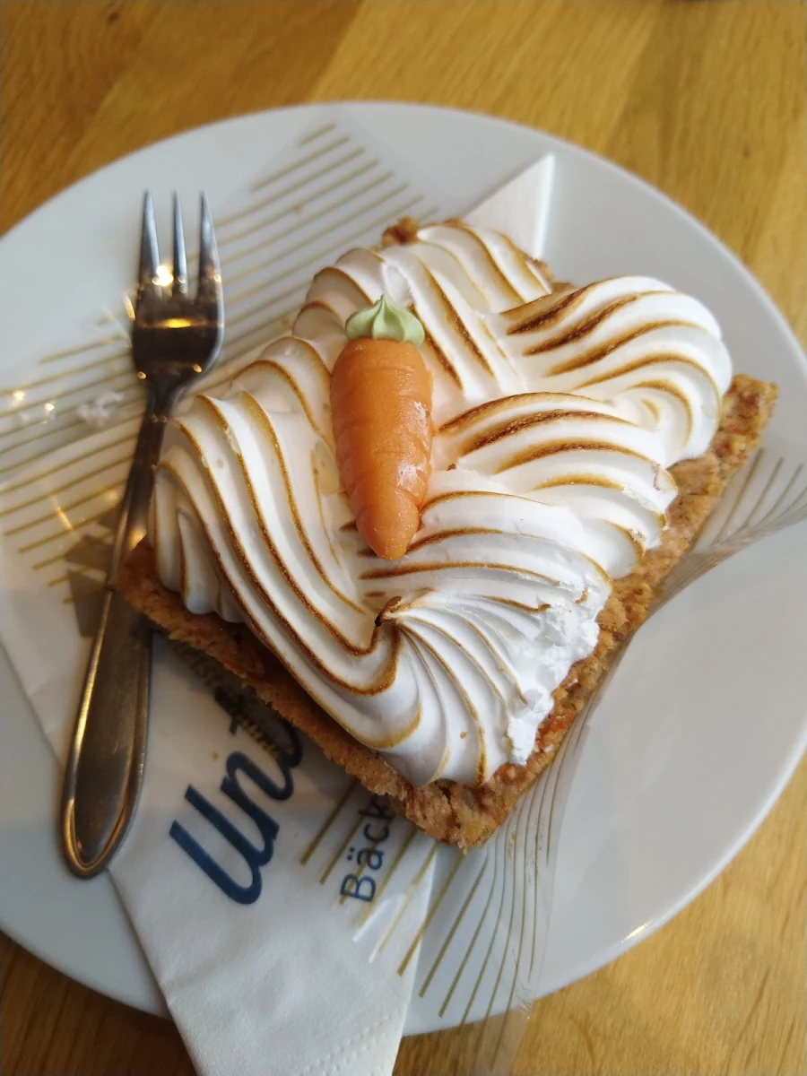 Worteltaart Met Creme Afgewerkt