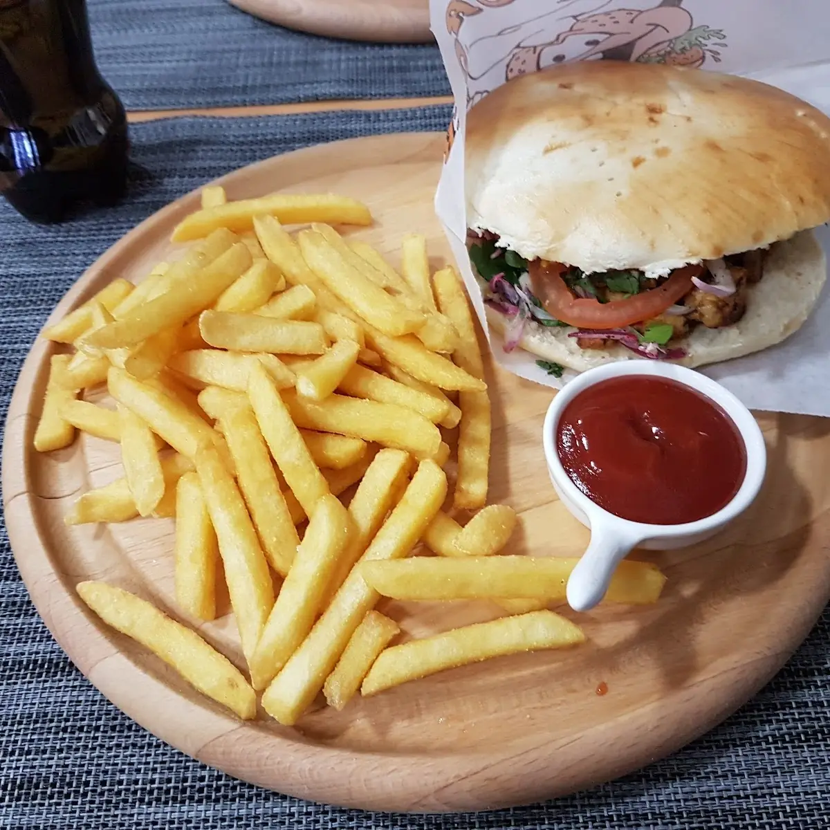 Hühner Sandwich Mit Pommes