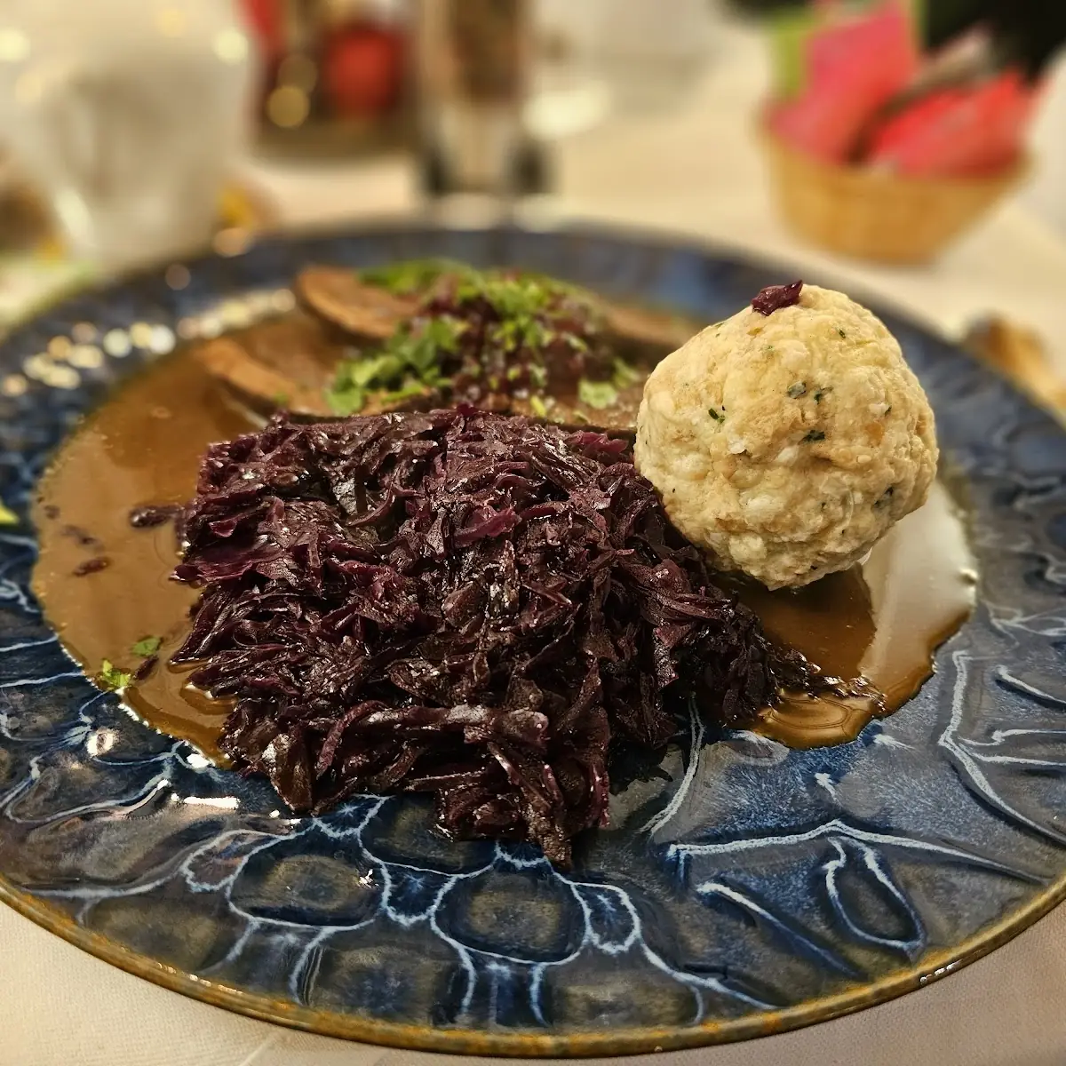 Hirschbraten Mit Rotkohl Und Kloß